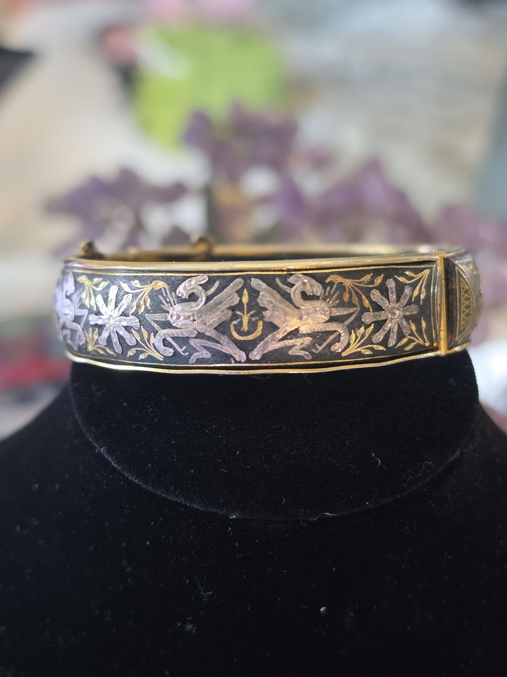 Vintage Two-Tone Floral Hinged Bracelet in Gold and Silver - Picture 6 of 6